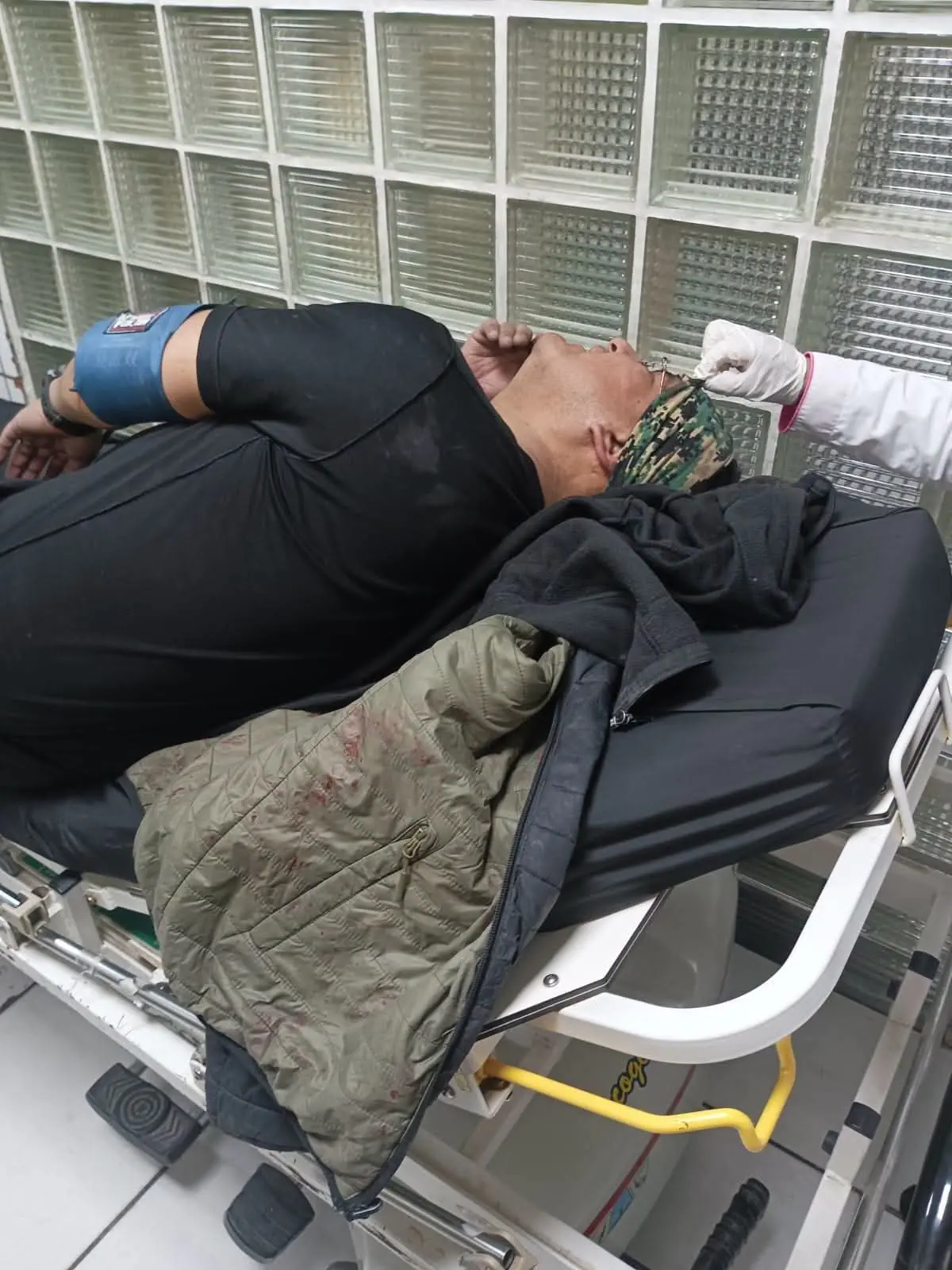 El uniformado fue golpeado por los bloqueadores/RRSS