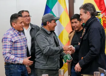 Paz se reúne con Adepcoca y logra acuerdos para ese sector