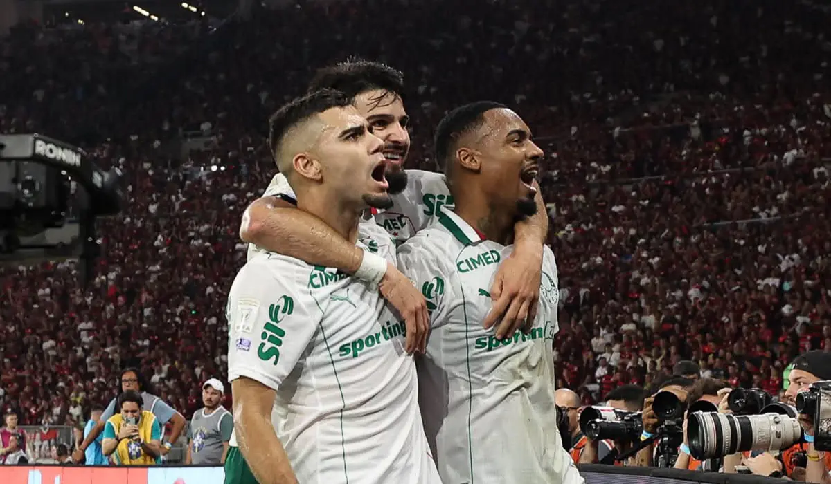 Palmeiras da un golpe de autoridad al golear 3-0 al Flamengo en el Maracanã