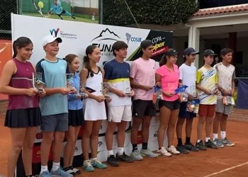 Tenistas bolivianos destacan en el Tunari Junior Open