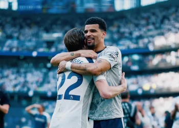 Tottenham se mantiene en la Premier, West Ham desciende