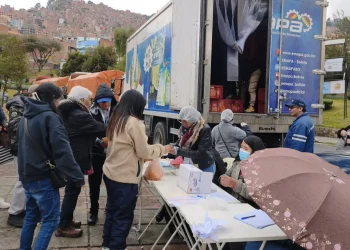 Brigadas de Emapa continúan distribuyendo carne de pollo en La Paz y El Alto