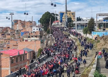Campesinos marchan nuevamente hacia el centro paceño para exigir la renuncia de Paz