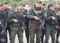 El contingente policial antes de partir de Santa Cruz/Captura de pantalla