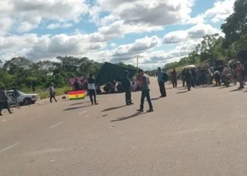 YPFB y mototaxistas se reúnen en San Julián en procura de levantar bloqueos