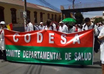 Médicos de La Paz alistan marcha de 'mandiles blancos' contra los bloqueos. FOTO: RRSS