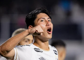 Santos golea 3-0 al Deportivo Cuenca y avanza a playoffs