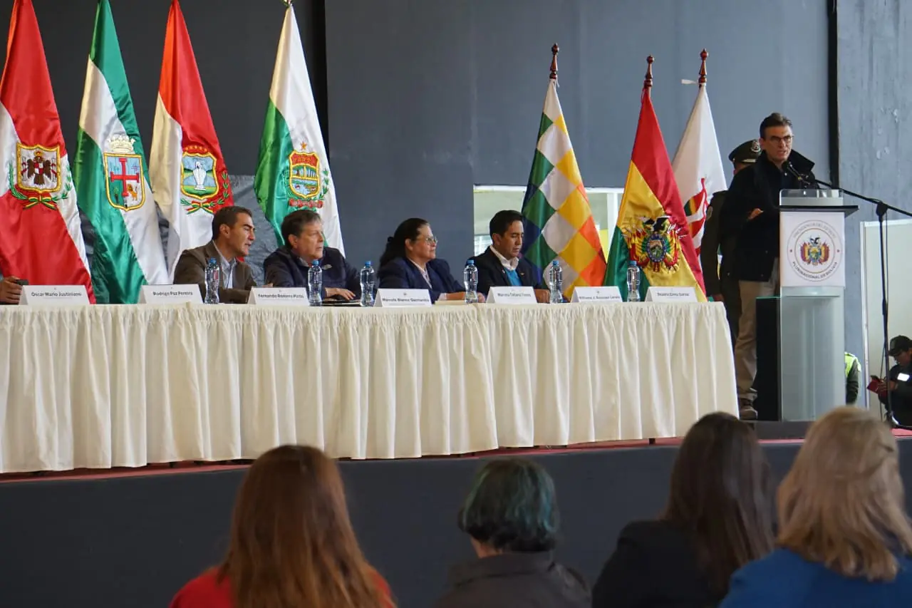 Sin sectores movilizados que exigen su renuncia, Paz da inicio al Consejo Económico y Social
