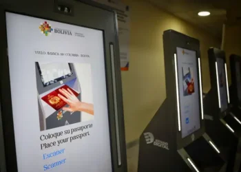 La Contraloría y Migración activaron el control migratorio digital evitará salida de exautoridades. FOTO: RRSS