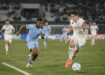 Bolívar se extravía, pierde 1-3, y cae a la Sudamericana