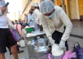 Por bloqueos, lecheros instalan mercado improvisado en Cochabamba