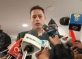 Vicepresidente visita a senadora Crispín, quien cumple tercer día de huelga de hambre