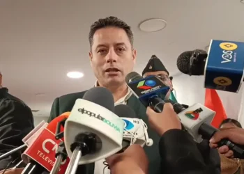Vicepresidente visita a senadora Crispín, quien cumple tercer día de huelga de hambre
