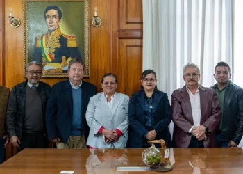 Salud sella alianza con la UMSA para abastecer de oxígeno medicinal