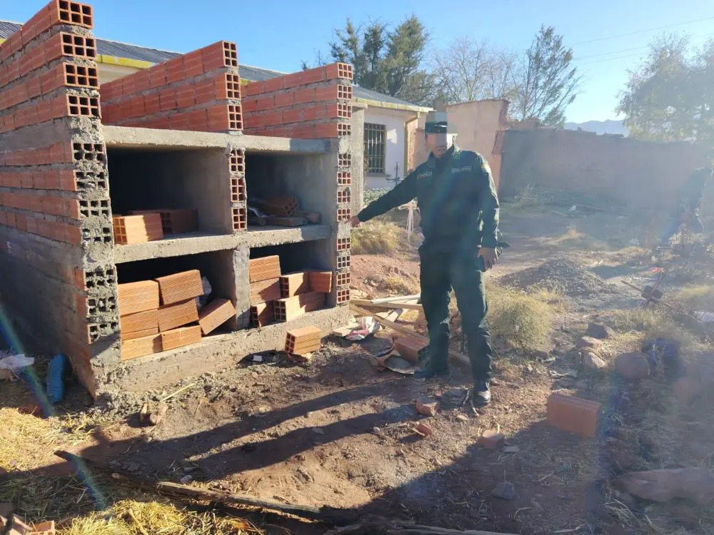 Luego de ser calcinados, los restos fueron depositados dentro de un nicho. FOTO: FGE