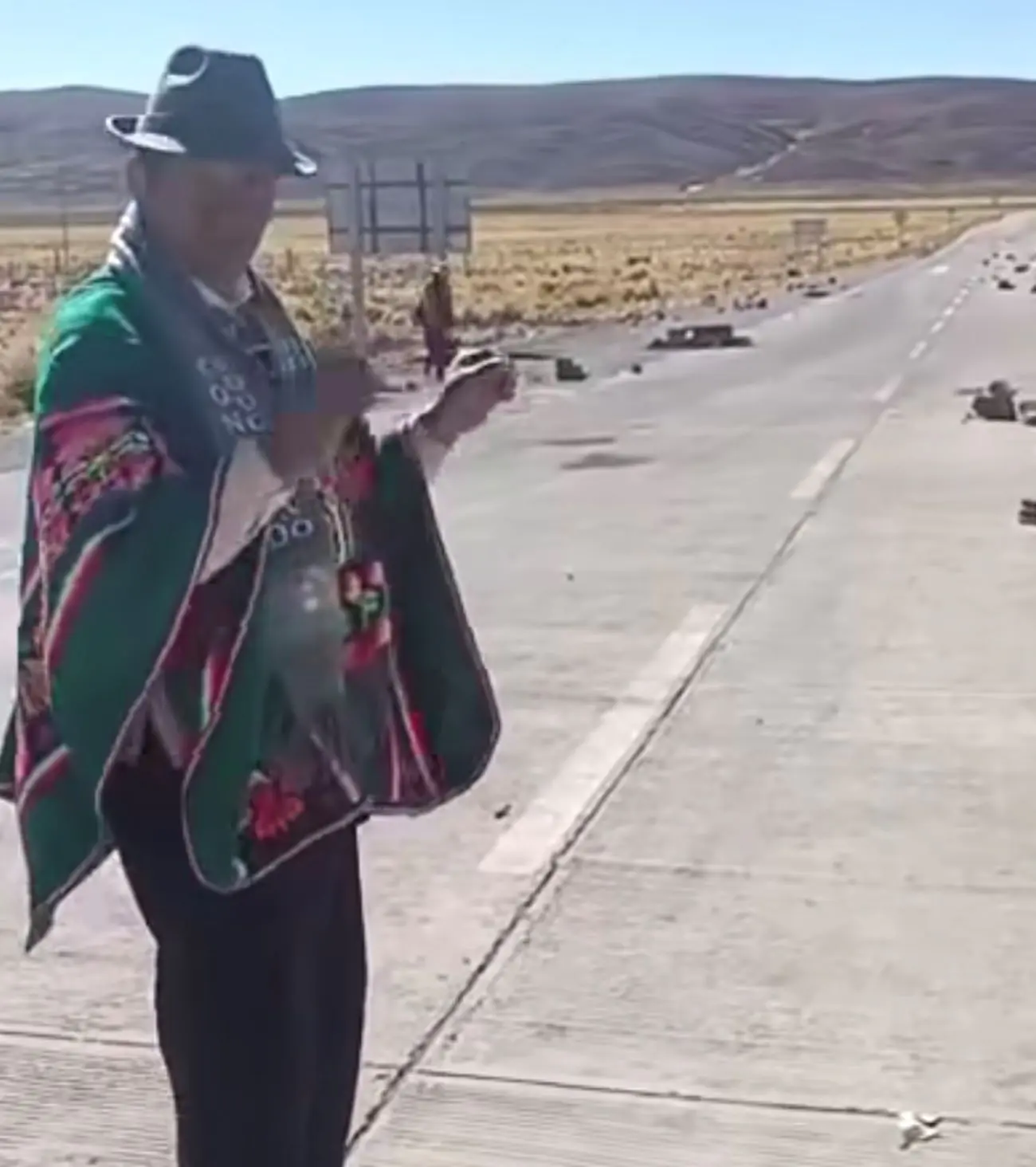 Una autoridad originaria de Corque denunció cobros irregulares de bloqueadores. FOTO: Captura RRSS