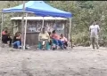 Mineros y pobladores instalan vigilia para frenar bloqueos en la ruta La Paz - Caranavi FOTO: Captura (Soag Alarcón)